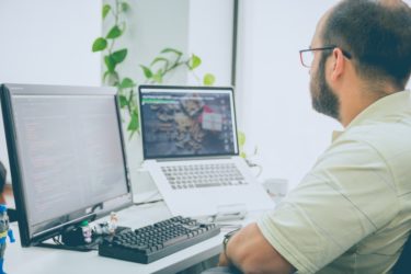 【オススメ】本業の時間を圧迫せず年収UPできるオススメ副業とは？